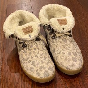 TOMS fleece lined moccasins in leopard print